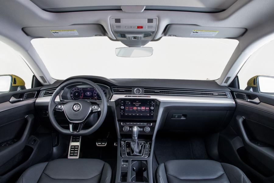 Торпедо Volkswagen Arteon 4Motion 2018 года  (NA) (фото 5 из 41)